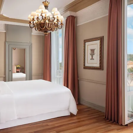 The Excelsior, A Luxury Collection Hotel, 酒店