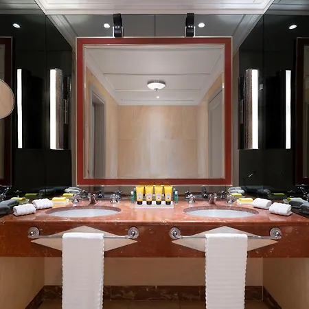 The Westin Excelsior, Szálloda 5*