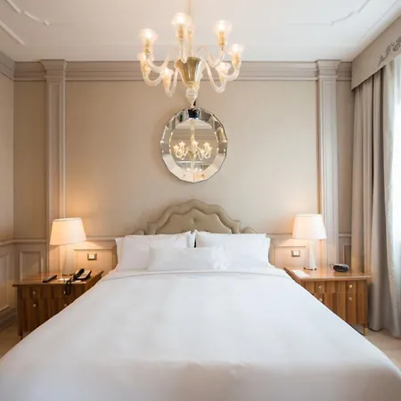 The Excelsior, A Luxury Collection Hotel, Hotel