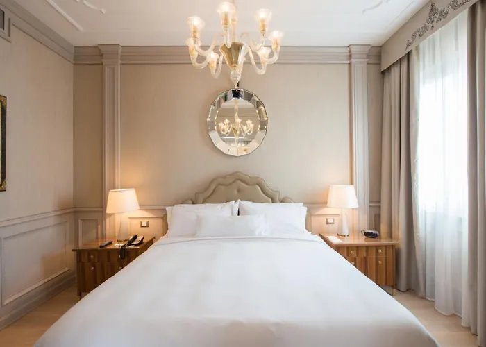 The Excelsior, A Luxury Collection Hotel, Hotel